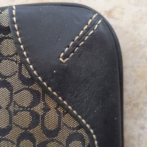 Vintage Coach Wristlet - Picture 4 of 5